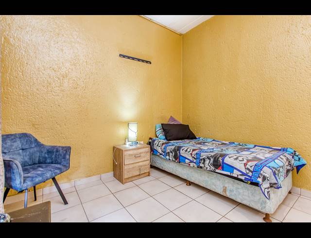 2 BEDROOM APARTMENT FOR SALE IN CONSTANTIA KLOOF